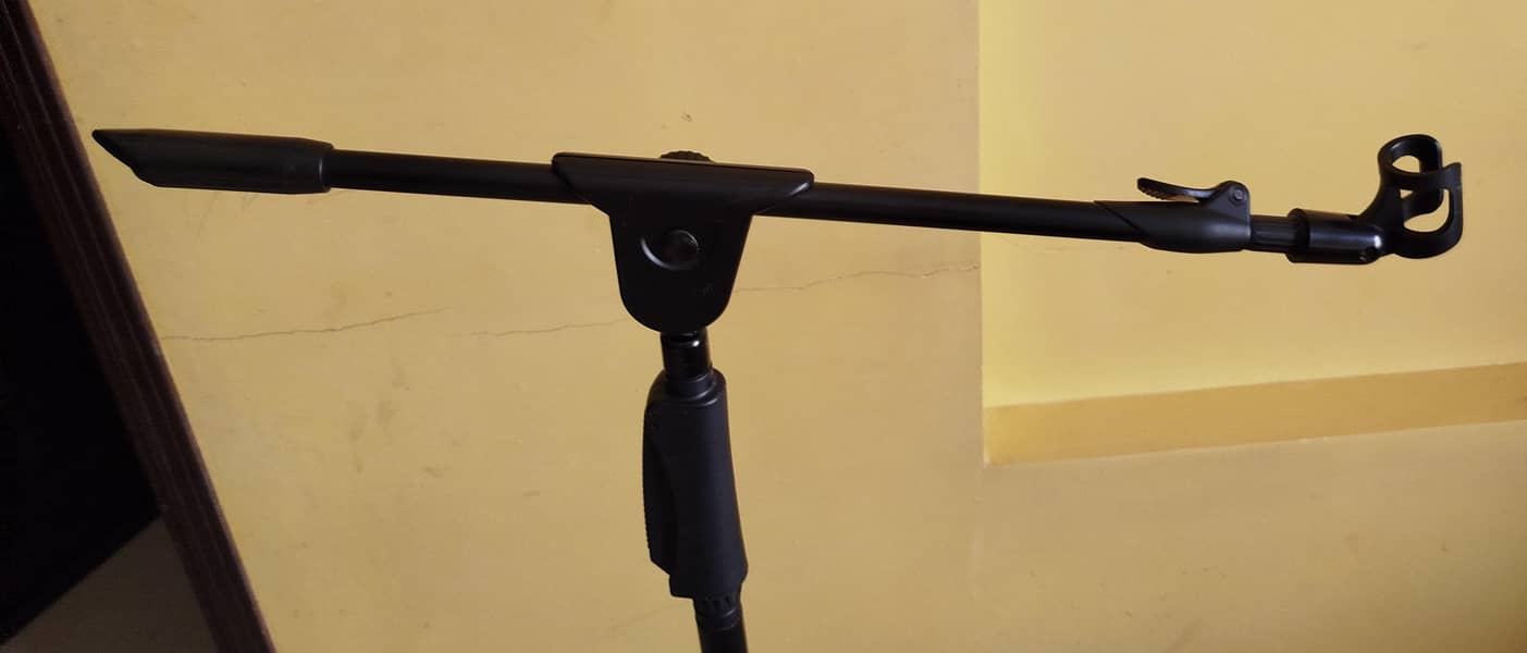 Solid Microphone Stand 2