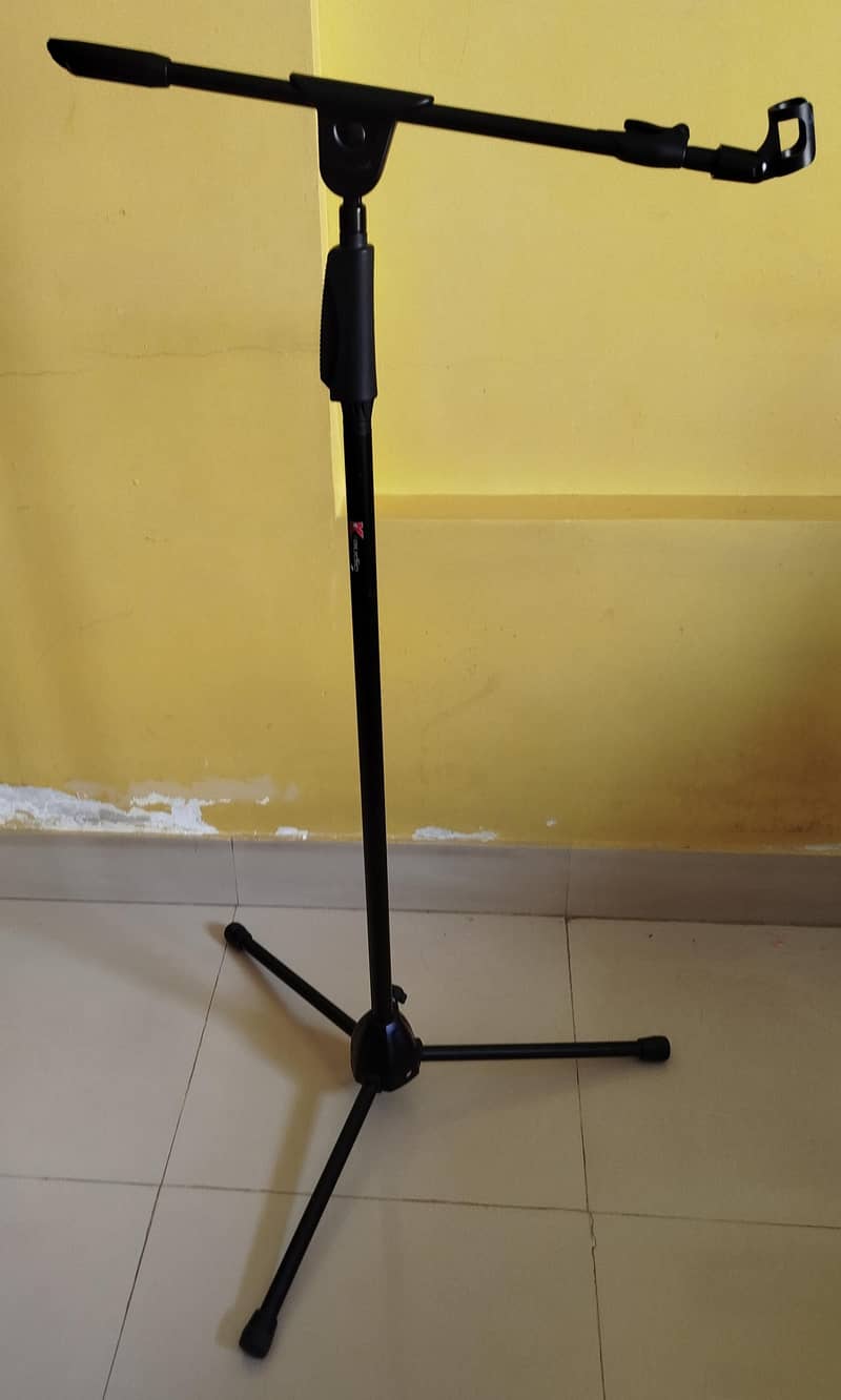 Solid Microphone Stand 3