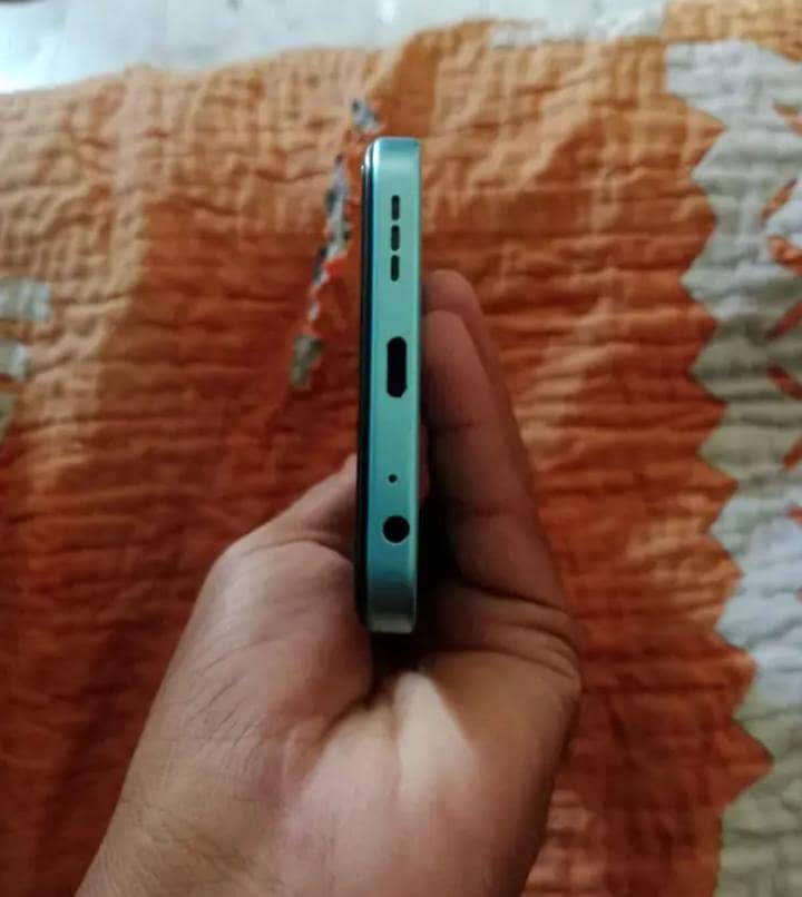 Tecno Spark go2 2