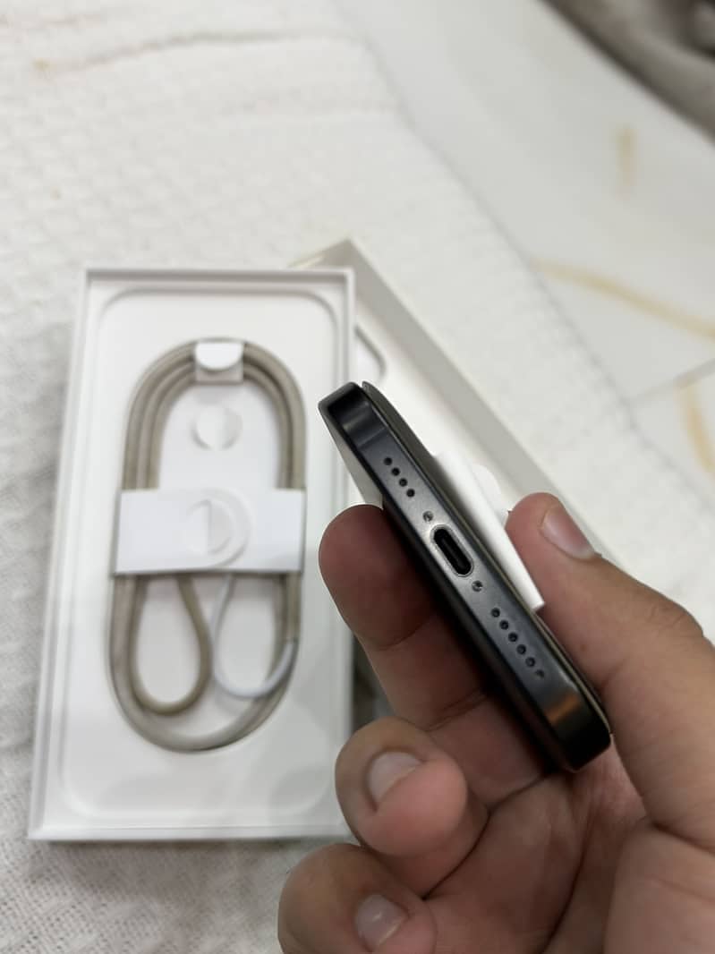 Apple iPhone 16 Pro Max 5