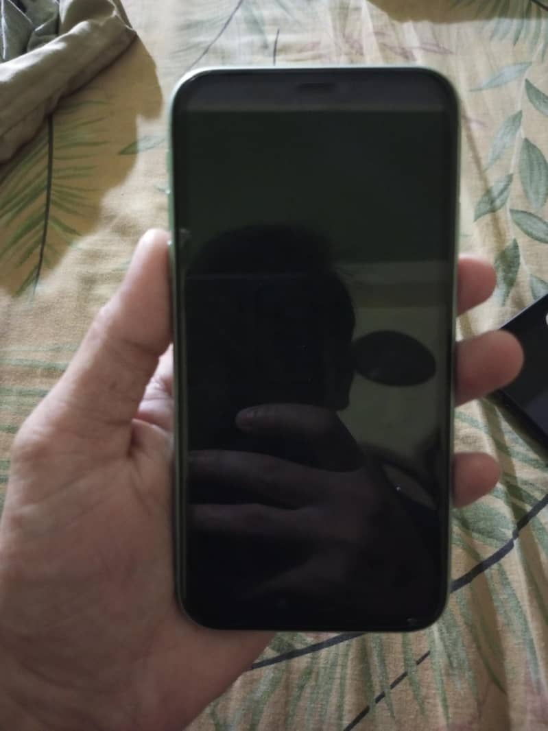 Apple iPhone 11 3