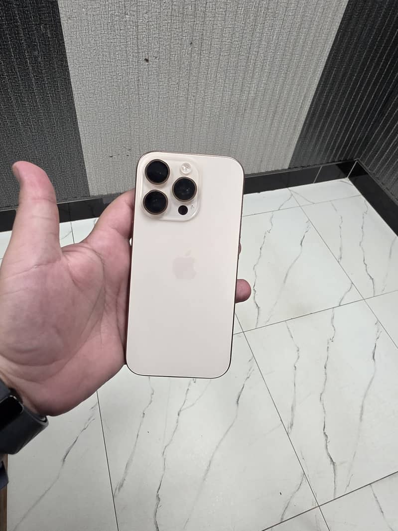 Apple iPhone 16 Pro 0