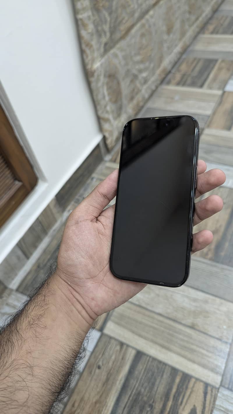 Apple iPhone 16 Pro 1