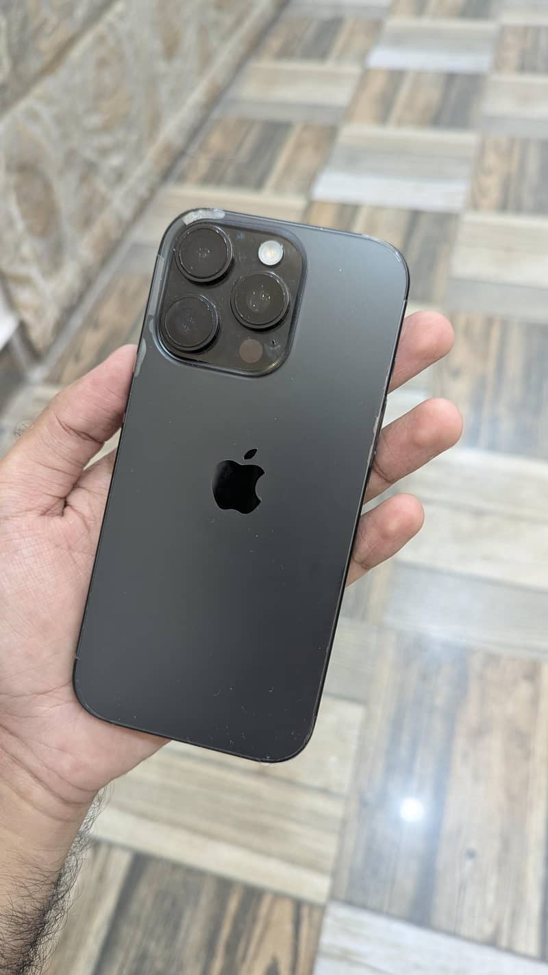 Apple iPhone 16 Pro 0