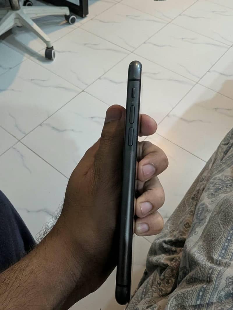 Apple iPhone 11 3