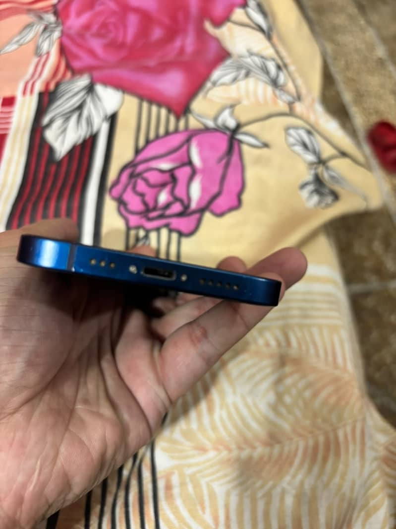 Apple iPhone 12 3