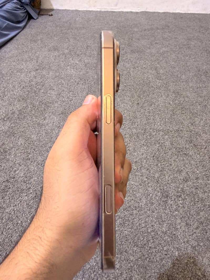 Apple iPhone 16 Pro Max 5