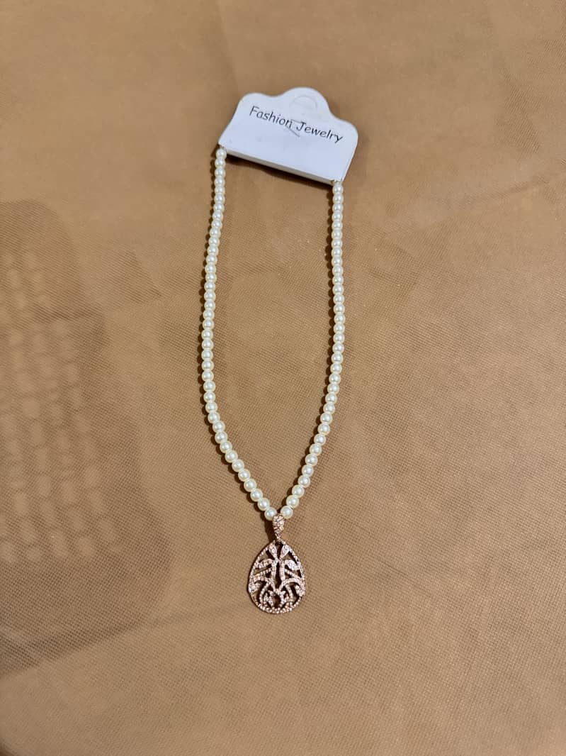 Neckpieces 10
