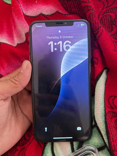 Apple iPhone XS Max  For Sale. . . . . .