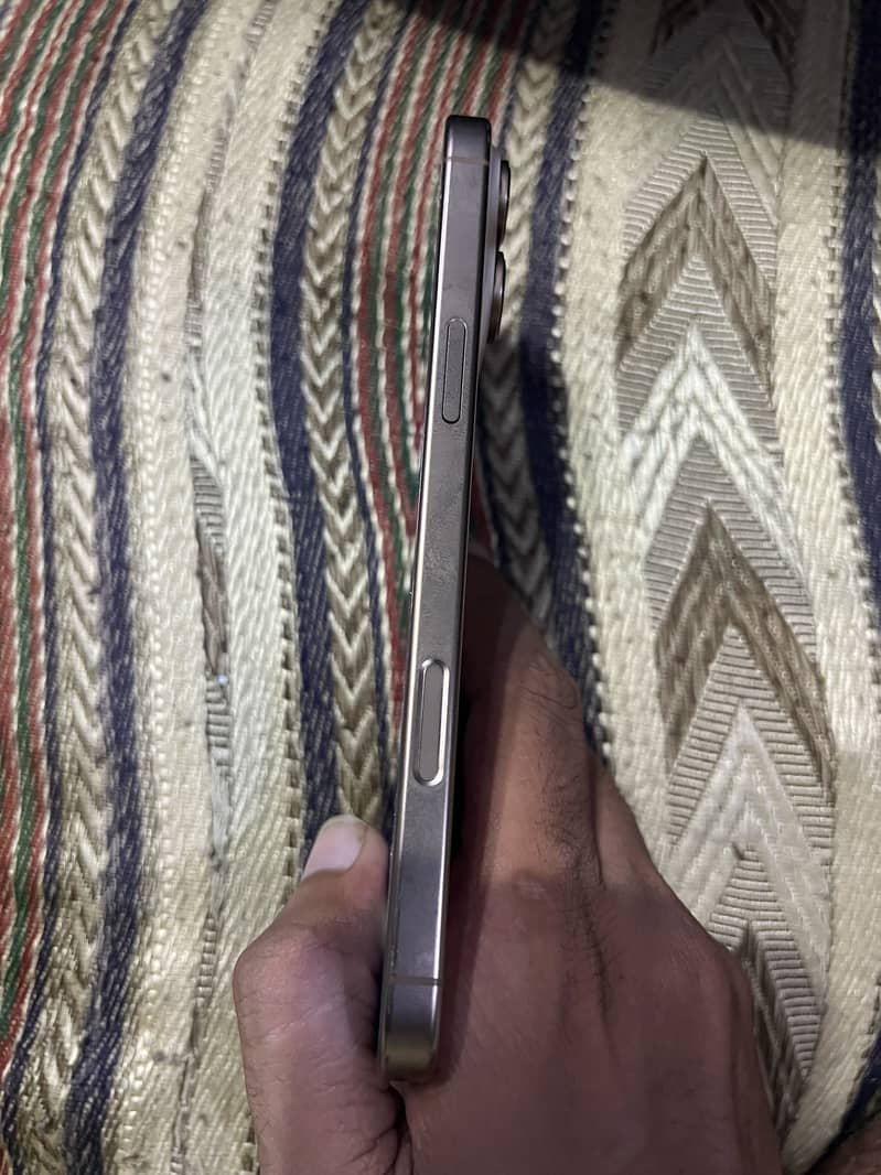 Apple iPhone 16 Pro Max 2