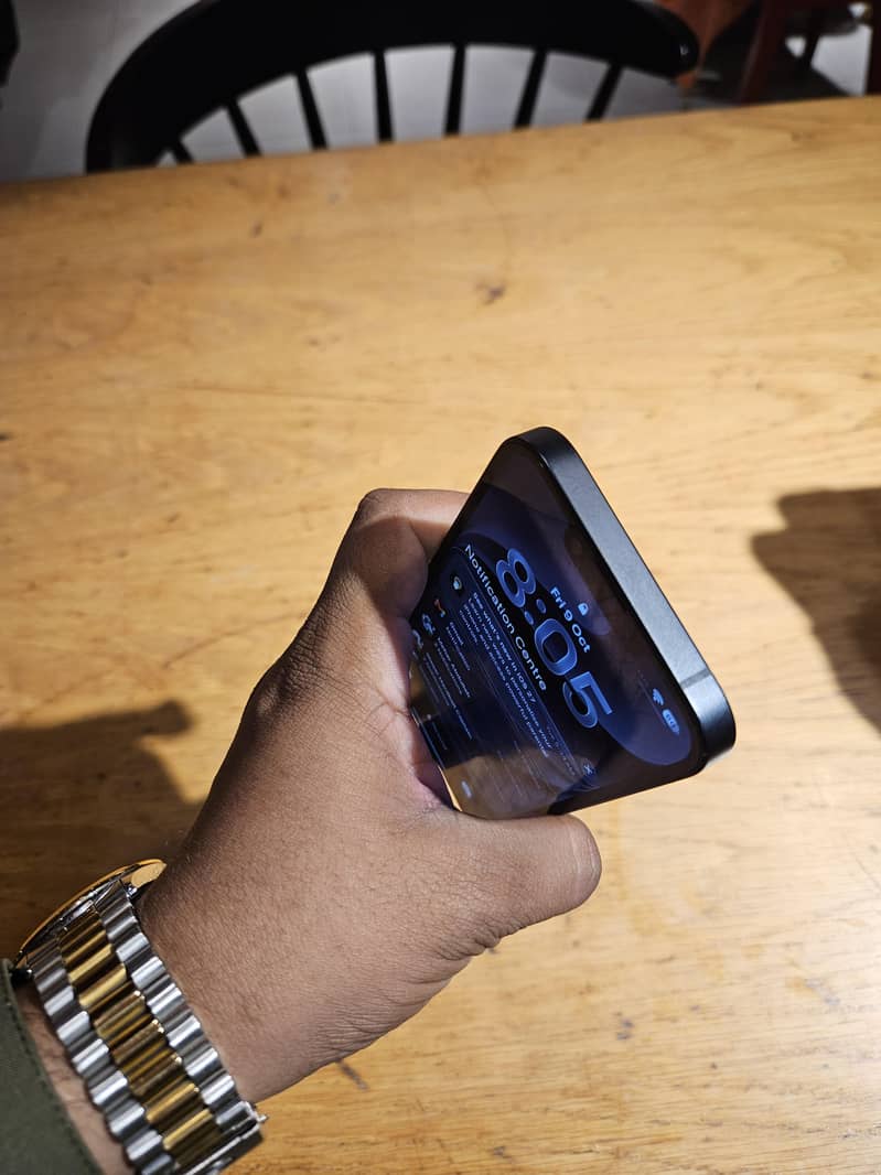 Apple iPhone 16e 1