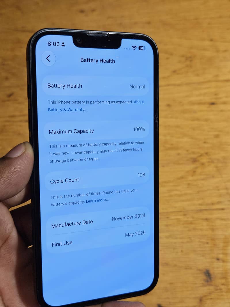 Apple iPhone 16e 5