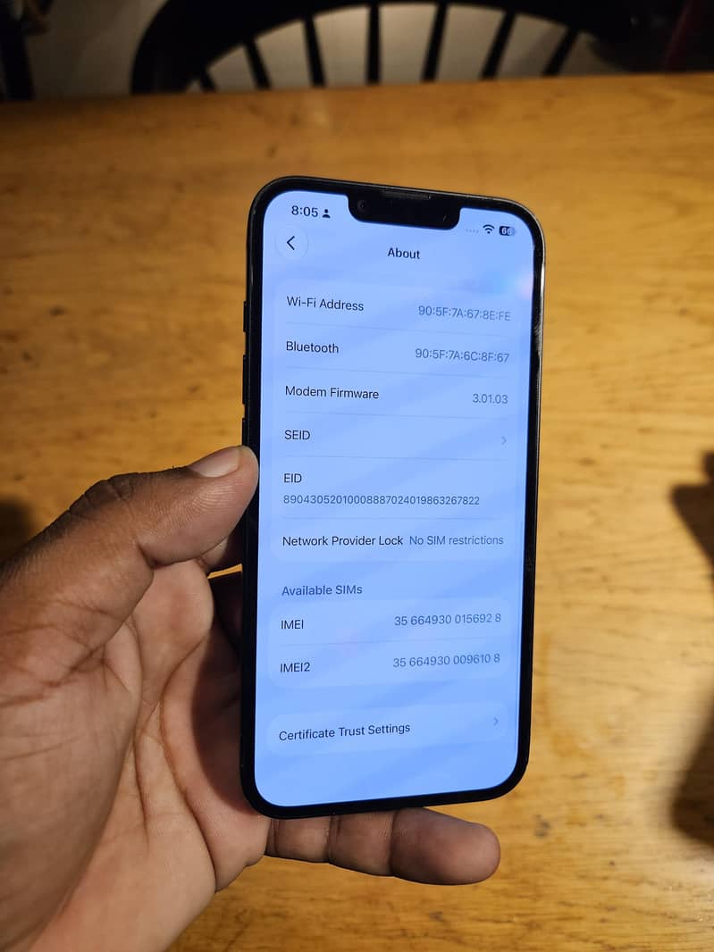Apple iPhone 16e 6