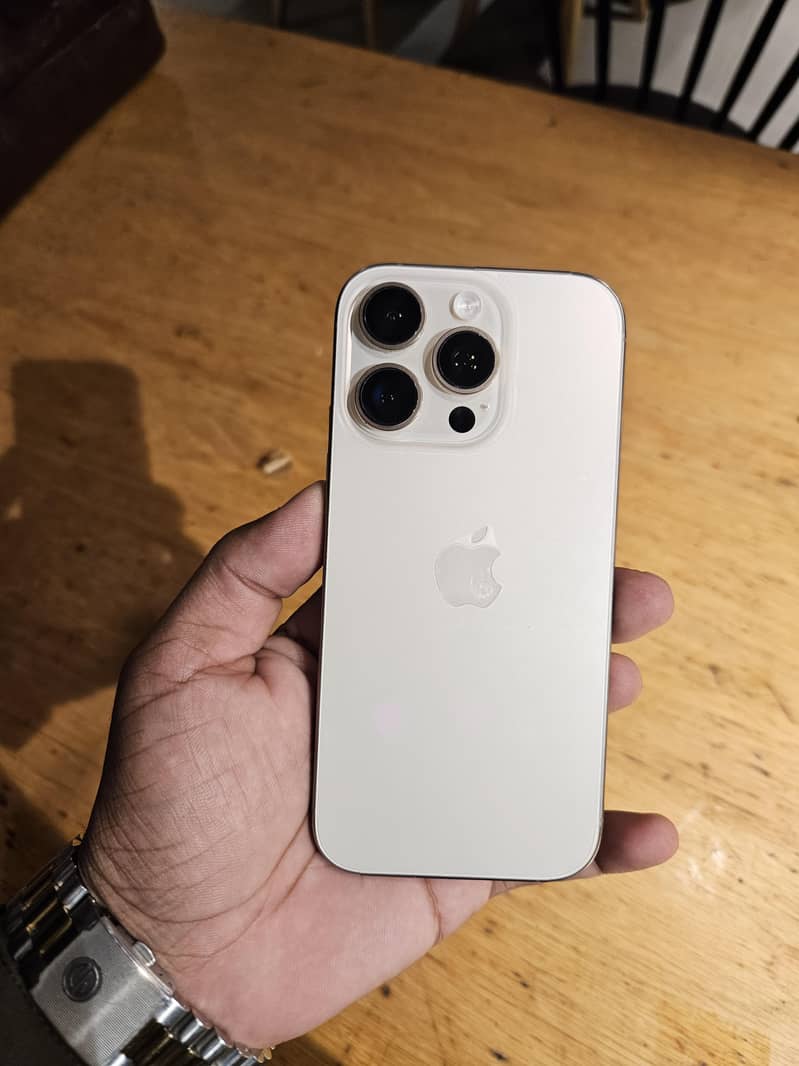 Apple iPhone 16 Pro 0