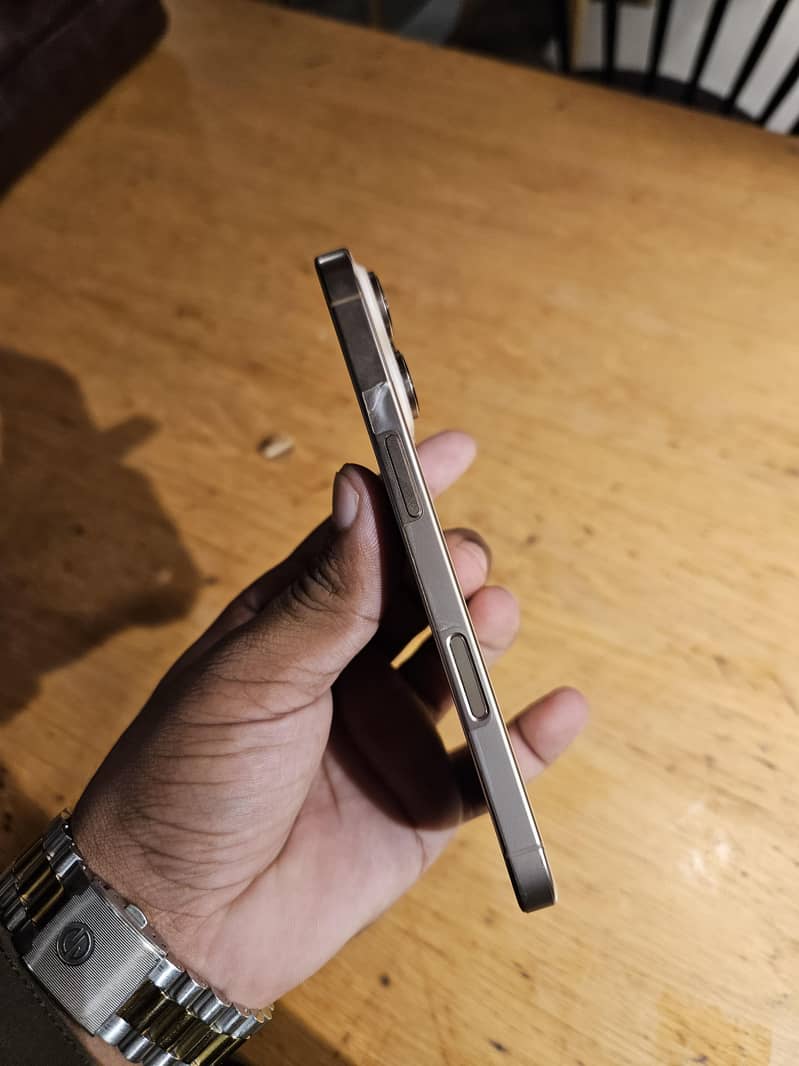 Apple iPhone 16 Pro 2