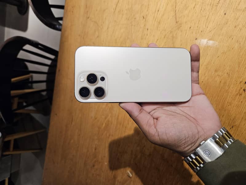 Apple iPhone 16 Pro 5