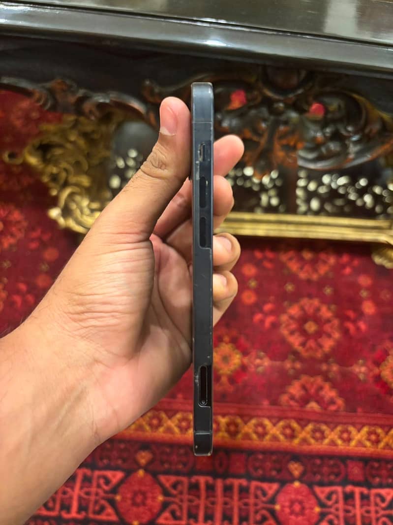 Apple iPhone 12 4