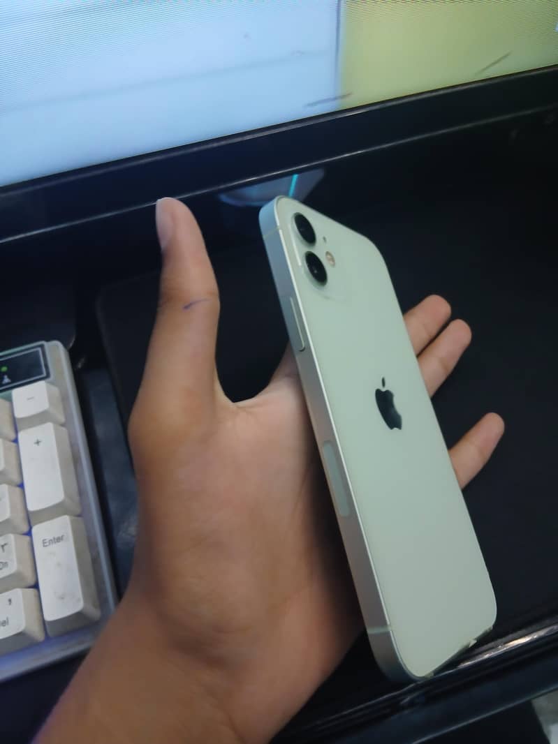 Apple iPhone 12 2