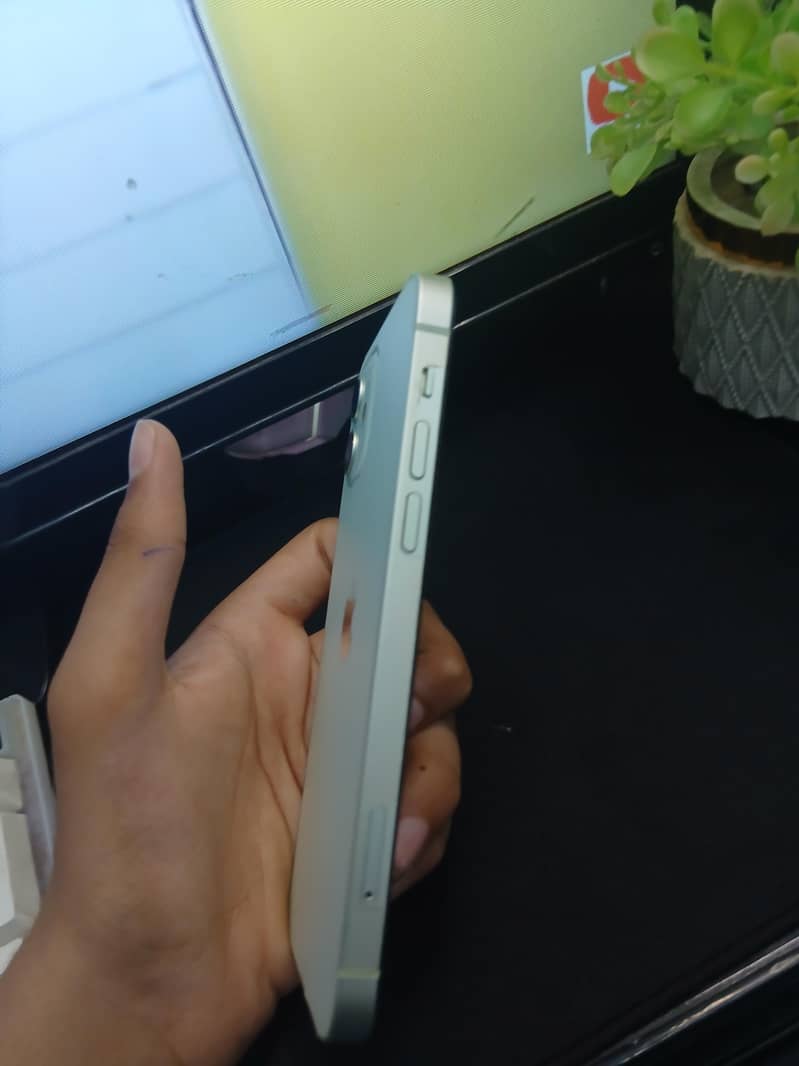 Apple iPhone 12 3