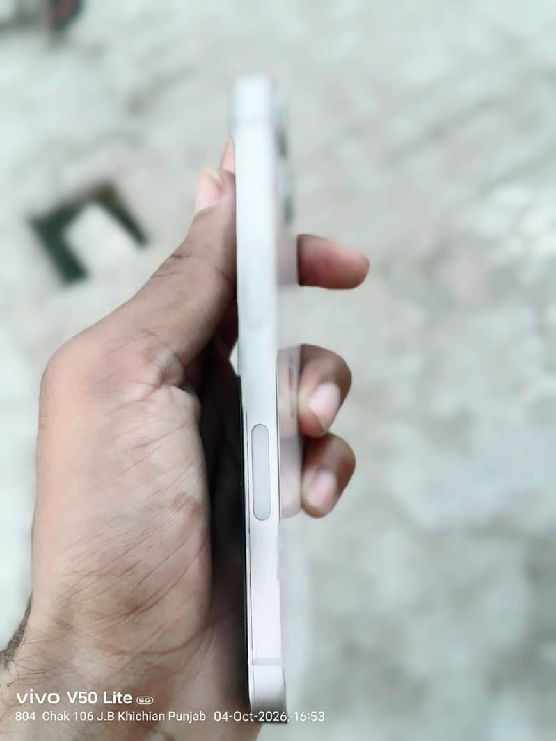 Apple iPhone 13 2