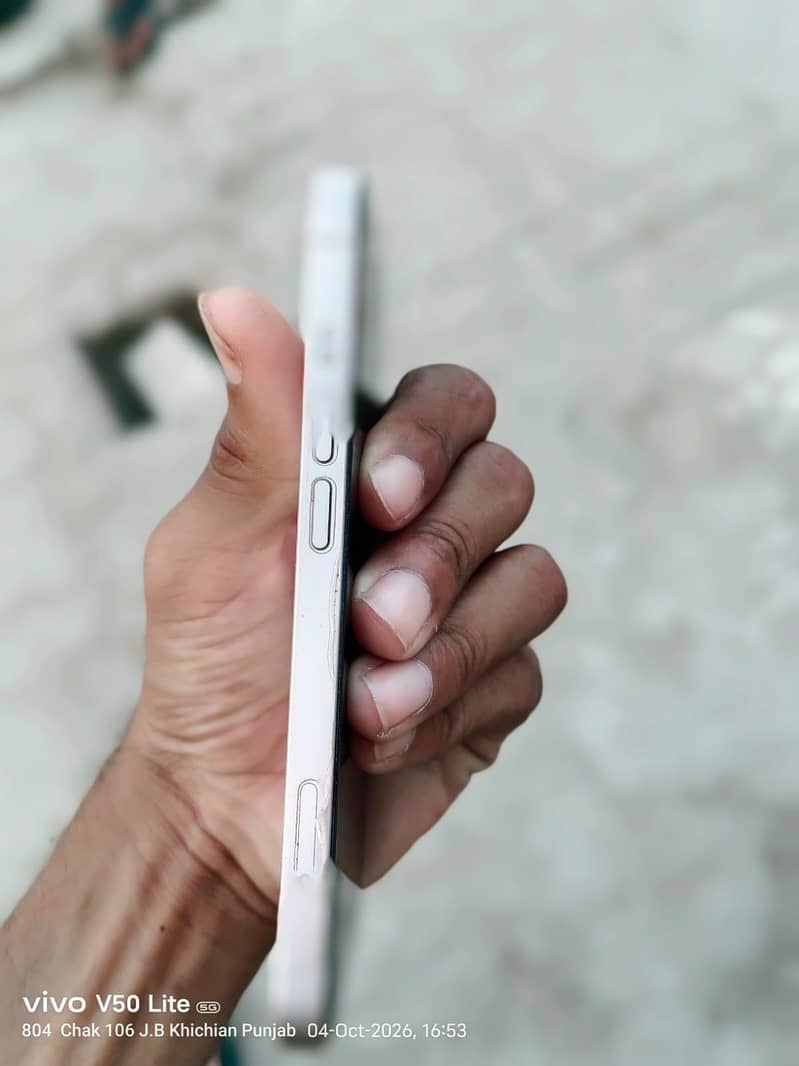 Apple iPhone 13 4