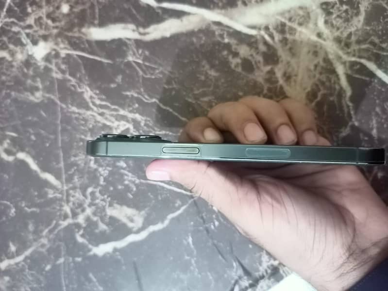 Apple iPhone 13 Pro 2