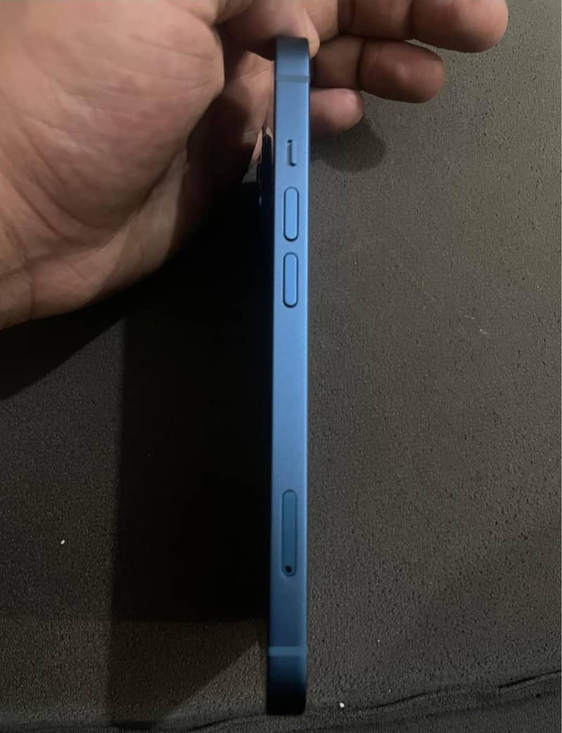 Apple iPhone 13 2