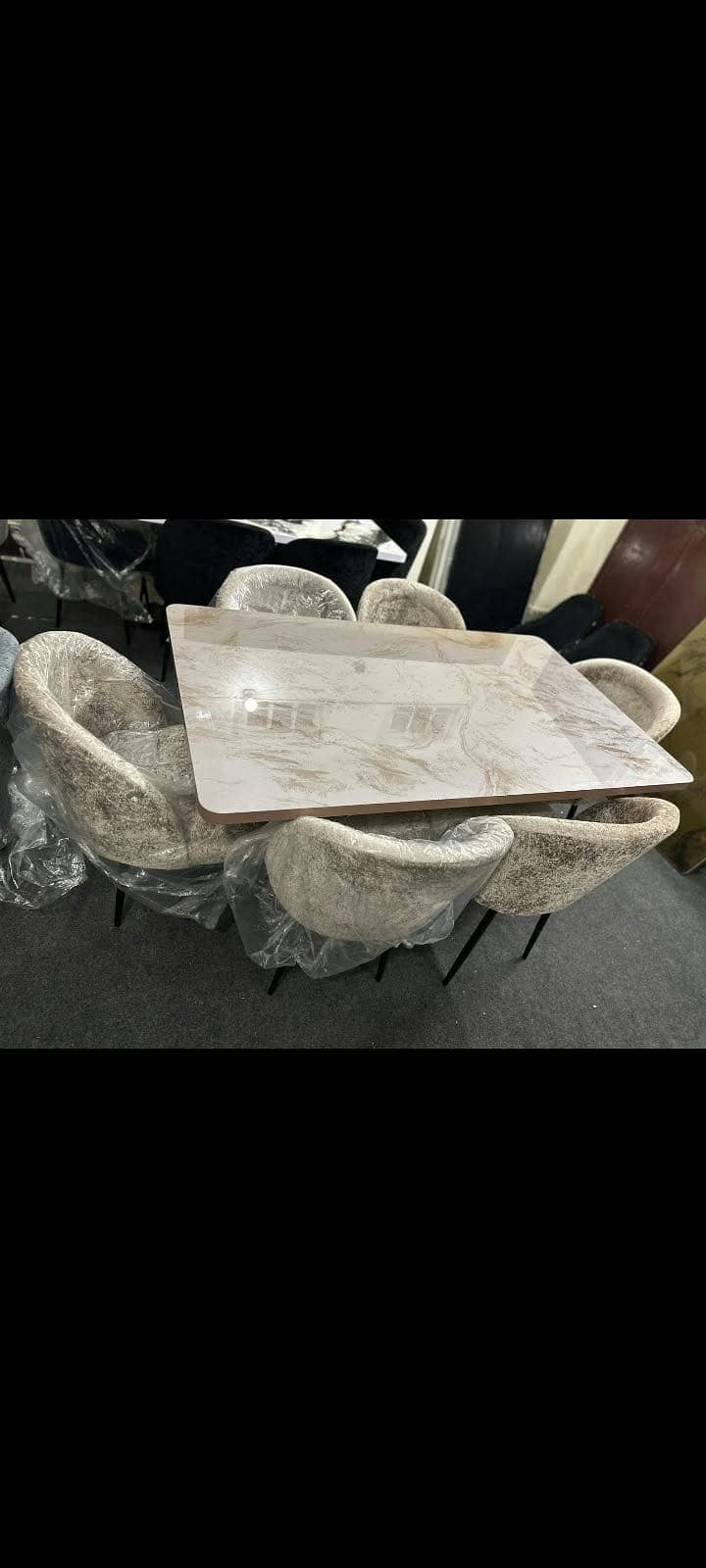 Dining table 0