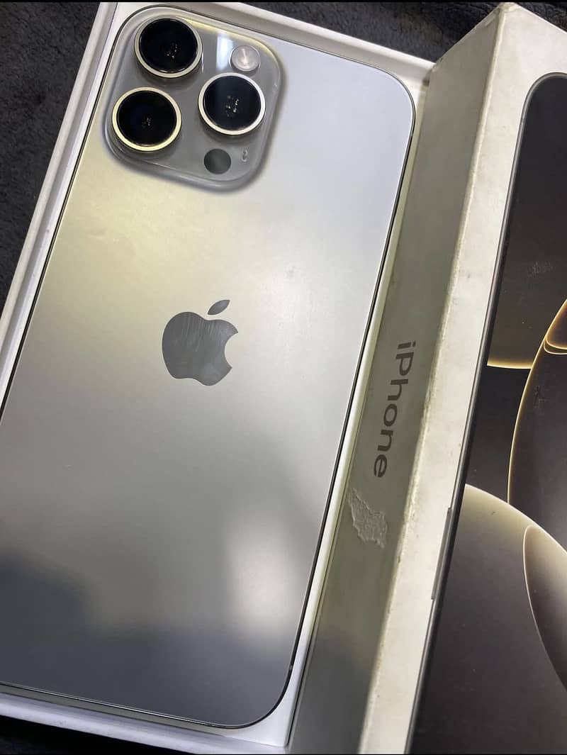 Apple iPhone 15 Pro Max 2