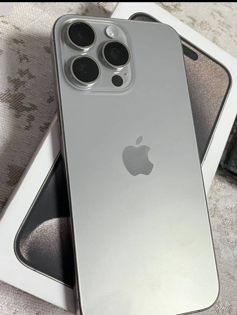 Apple iPhone 15 Pro Max 3