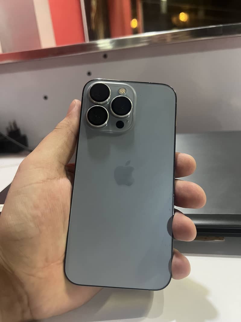 Apple iPhone 13 Pro 0