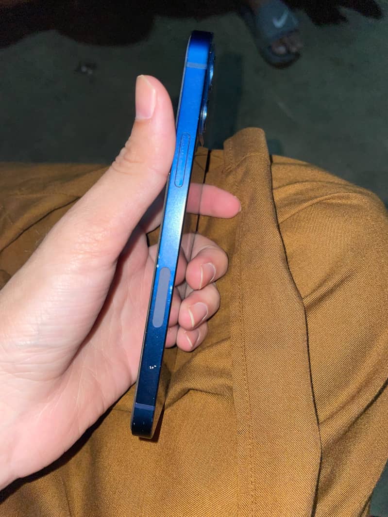Apple iPhone 12 3