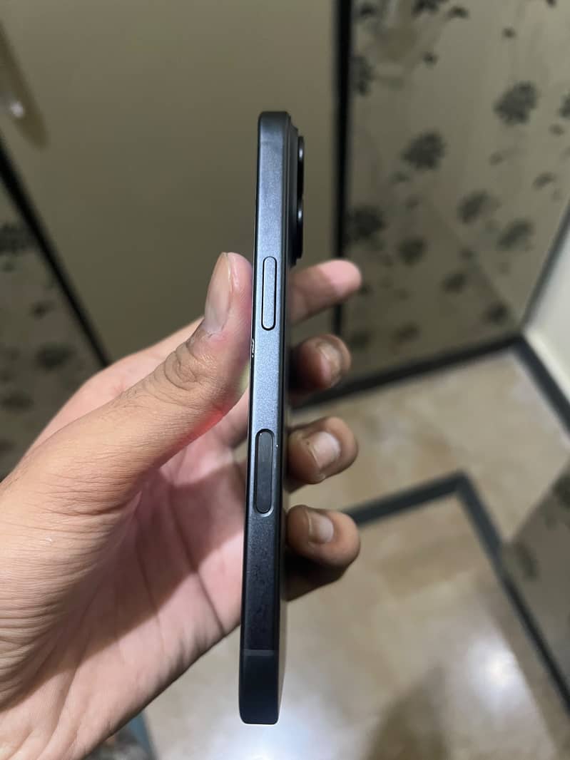 Apple iPhone 16 2