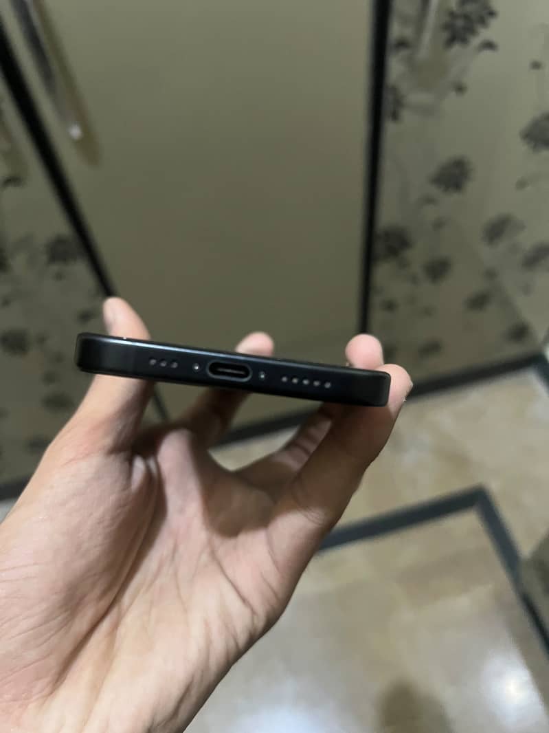 Apple iPhone 16 3