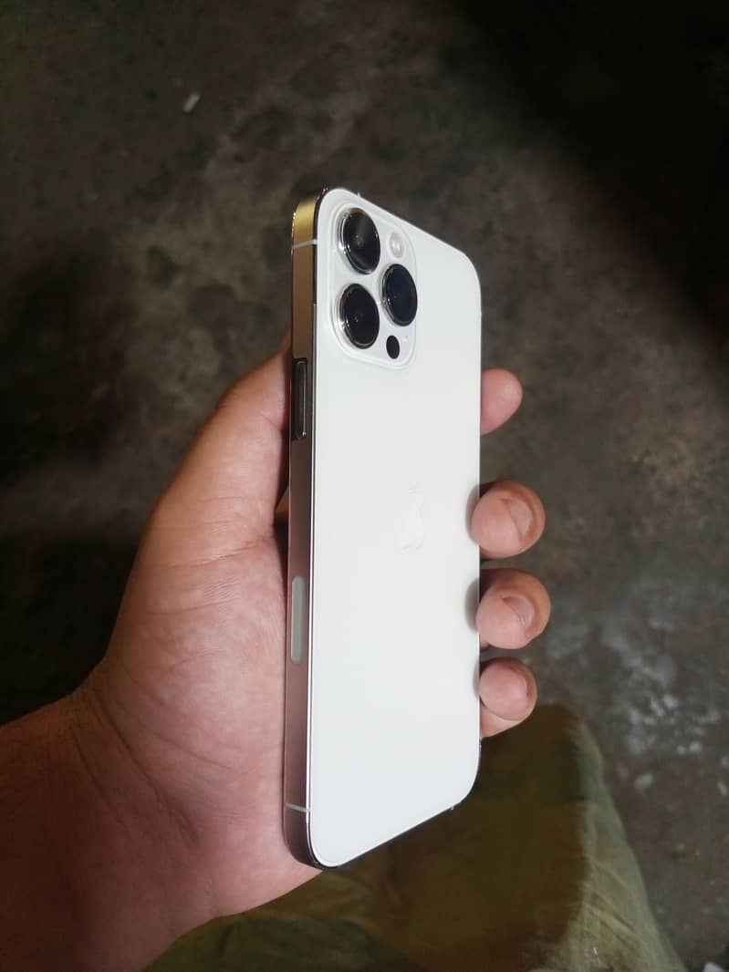 Apple iPhone 13 Pro Max 3