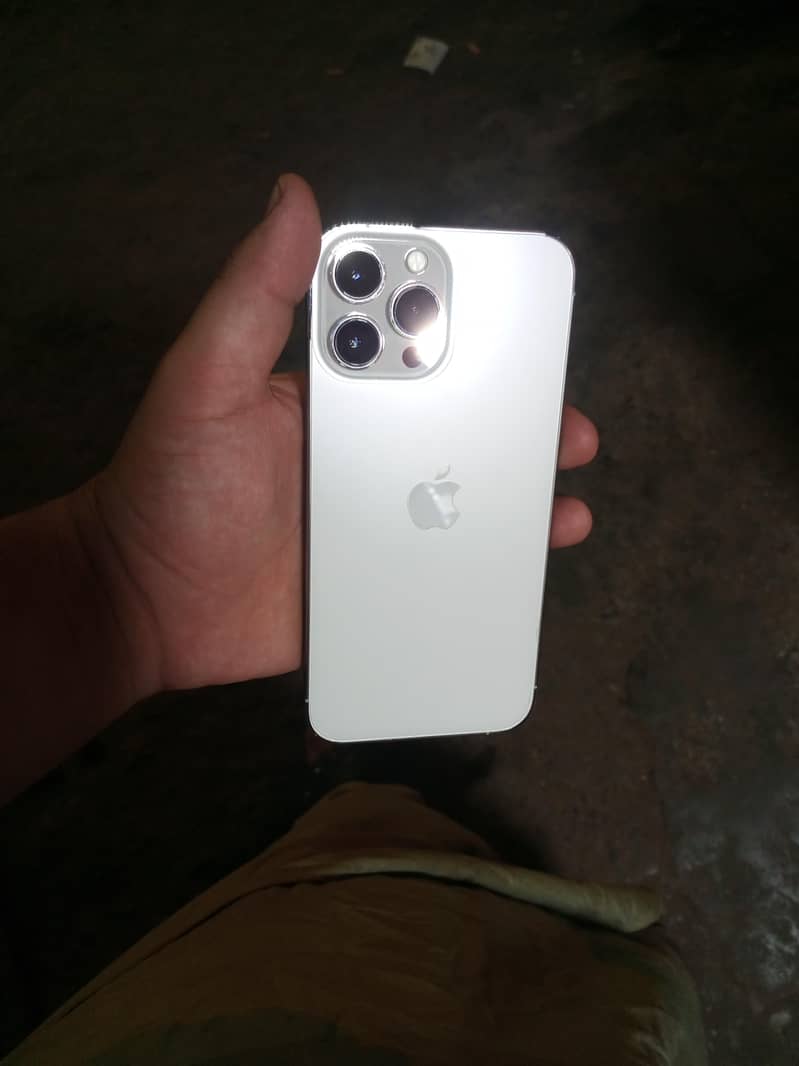Apple iPhone 13 Pro Max 4