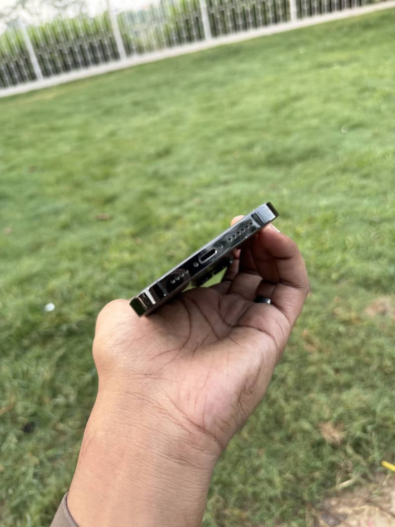 Apple iPhone 14 Pro Max 2