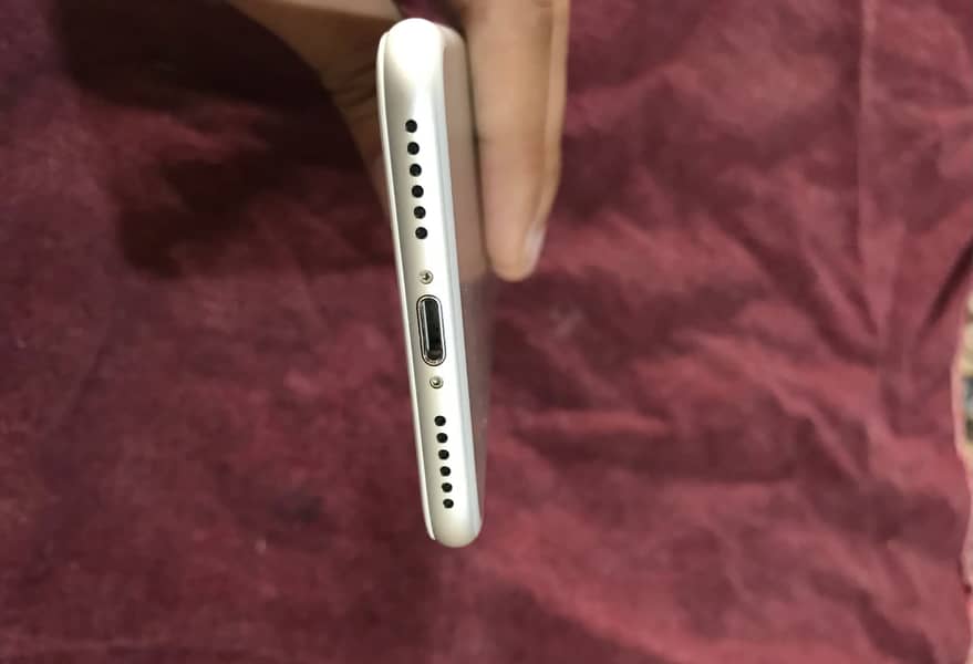 Apple iPhone 7 0