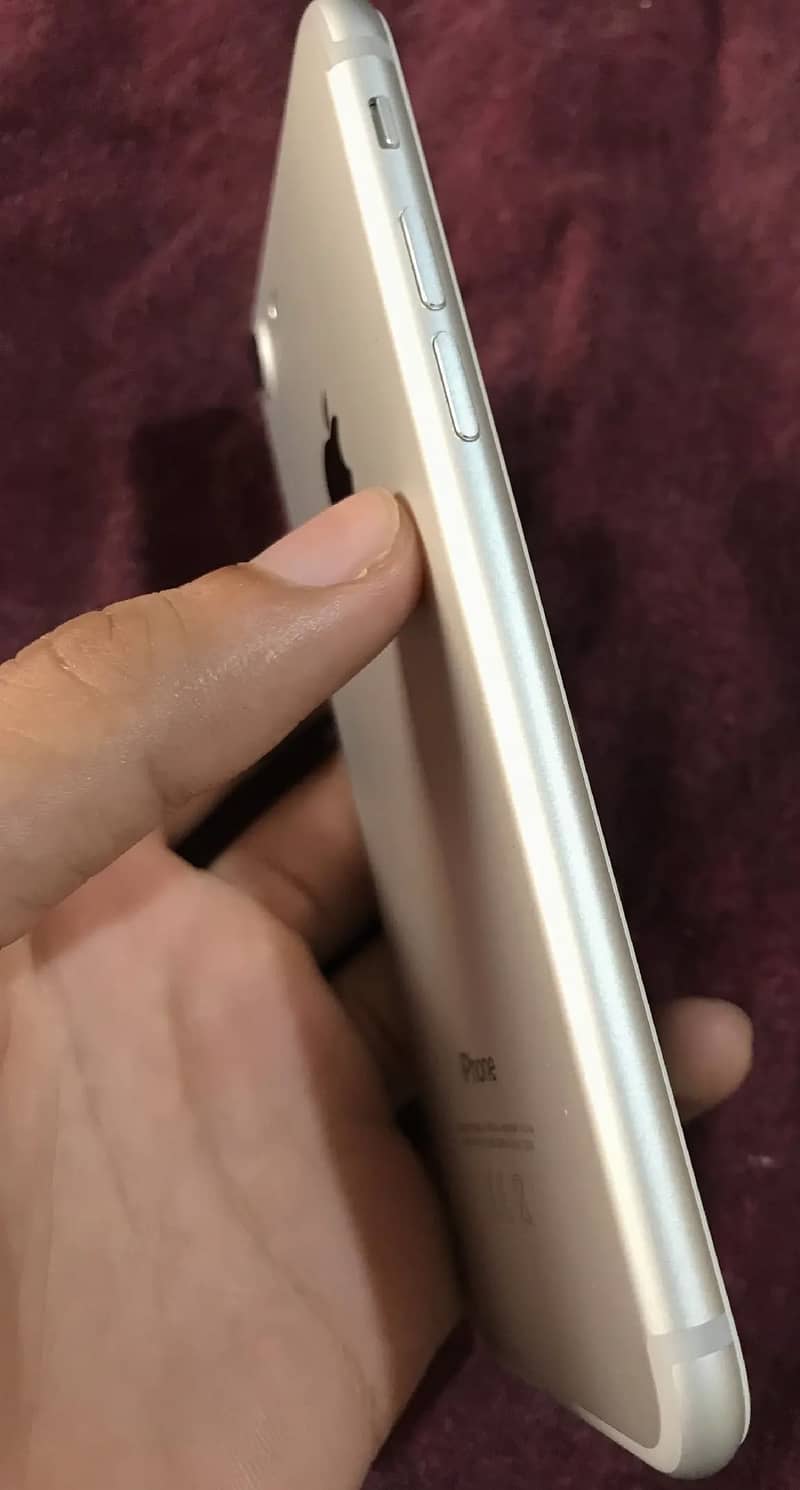 Apple iPhone 7 3