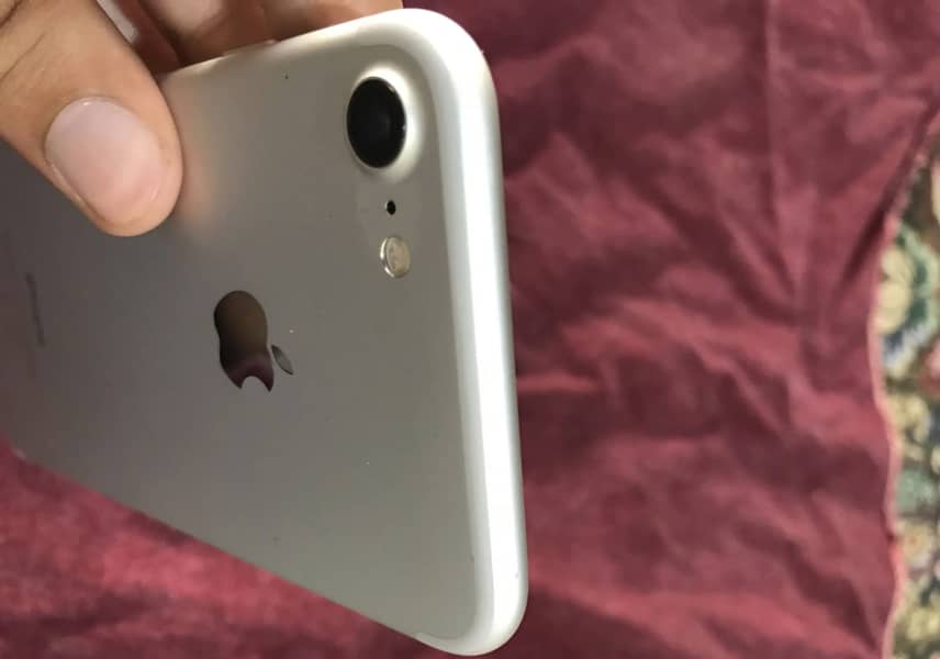 Apple iPhone 7 4