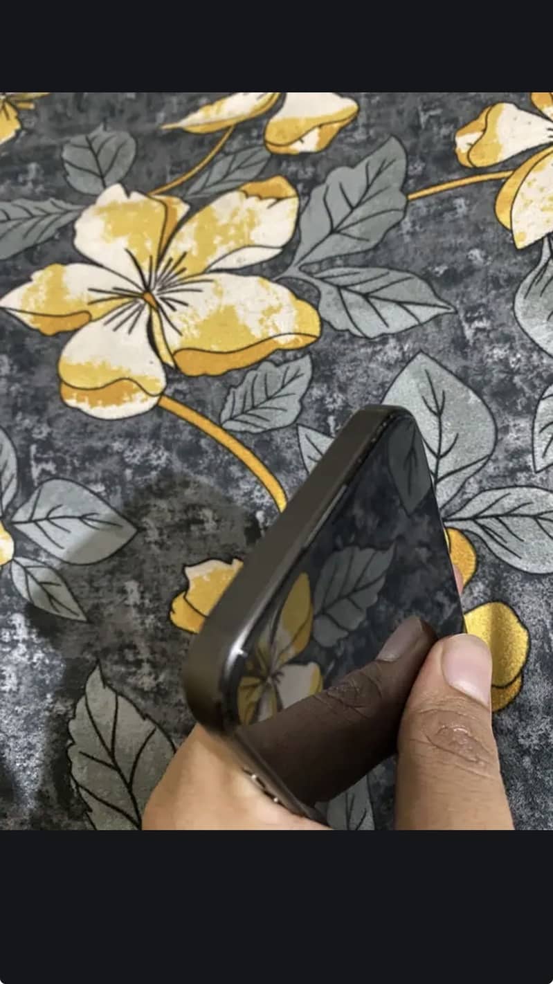 Apple iPhone 15 Pro 4