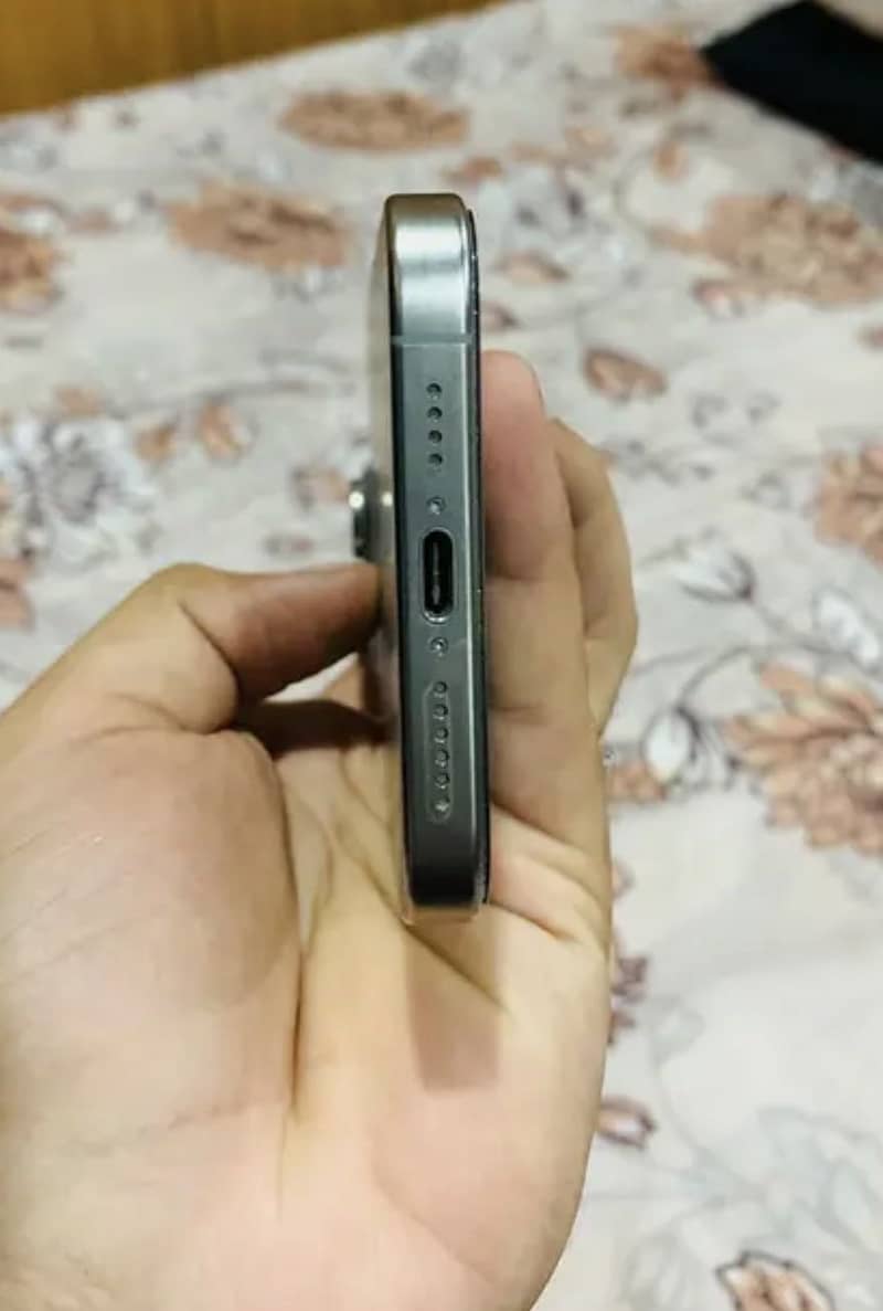 iphone 15 pro max 3