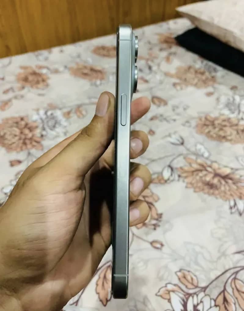 iphone 15 pro max 4