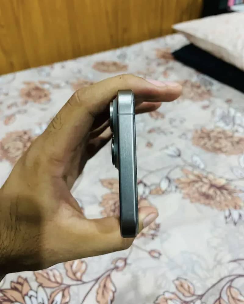 iphone 15 pro max 5
