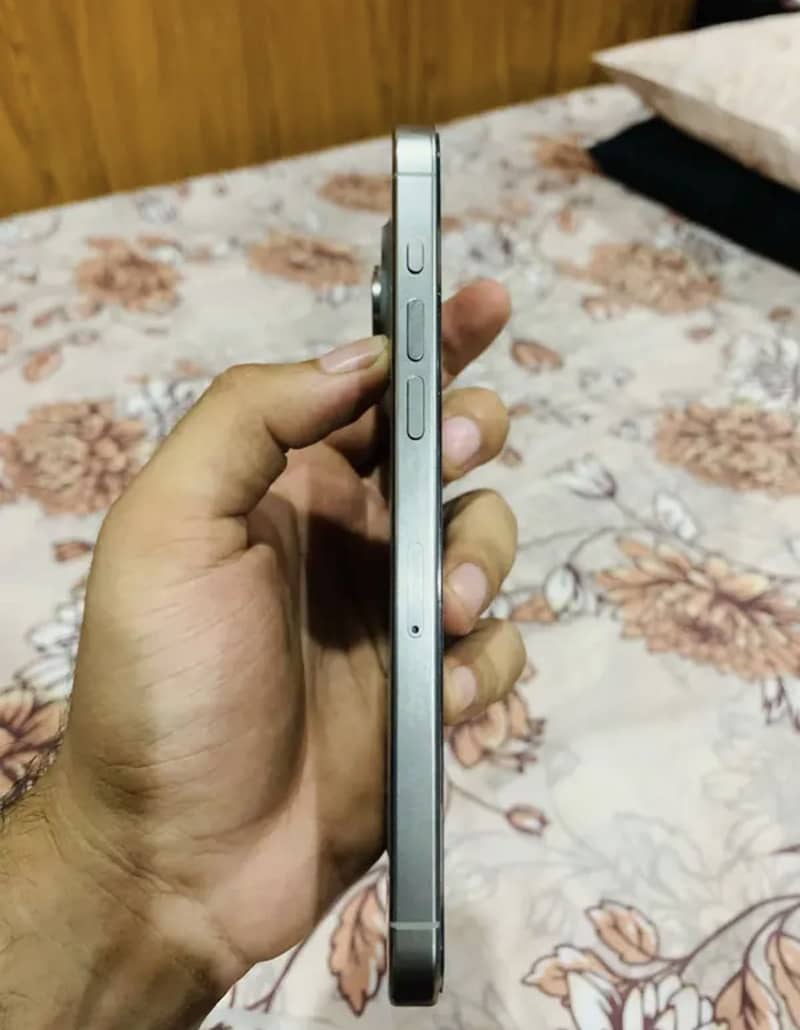 iphone 15 pro max 6