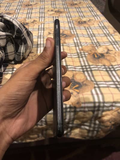 Apple iPhone 7 Plus.   32bg