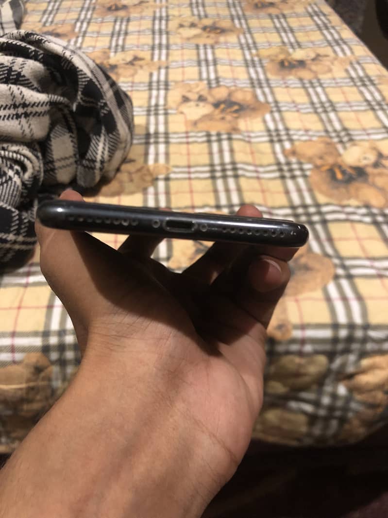 Apple iPhone 7 Plus.   32bg 2