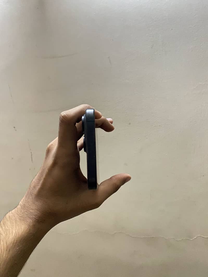 Apple iPhone 15 Pro Max 2