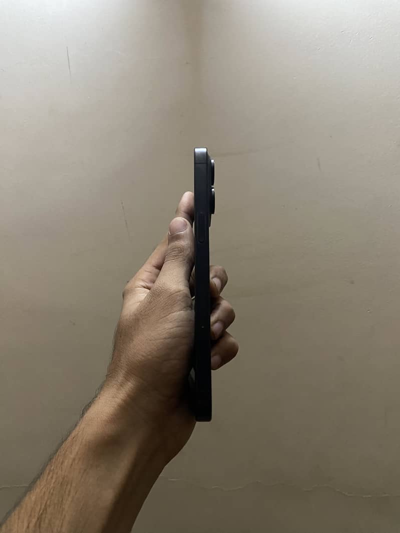 Apple iPhone 15 Pro Max 3