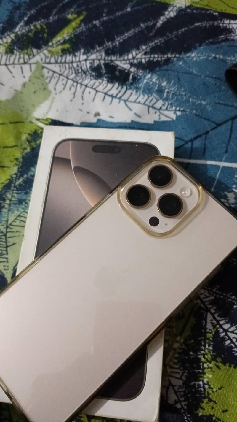 Apple iPhone 16 Pro Max 0
